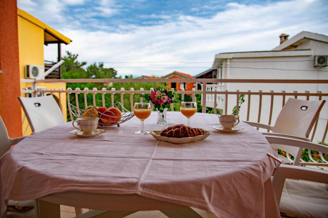 Apartment Tony - 2Bdr Beachfront Jadrija Exterior foto